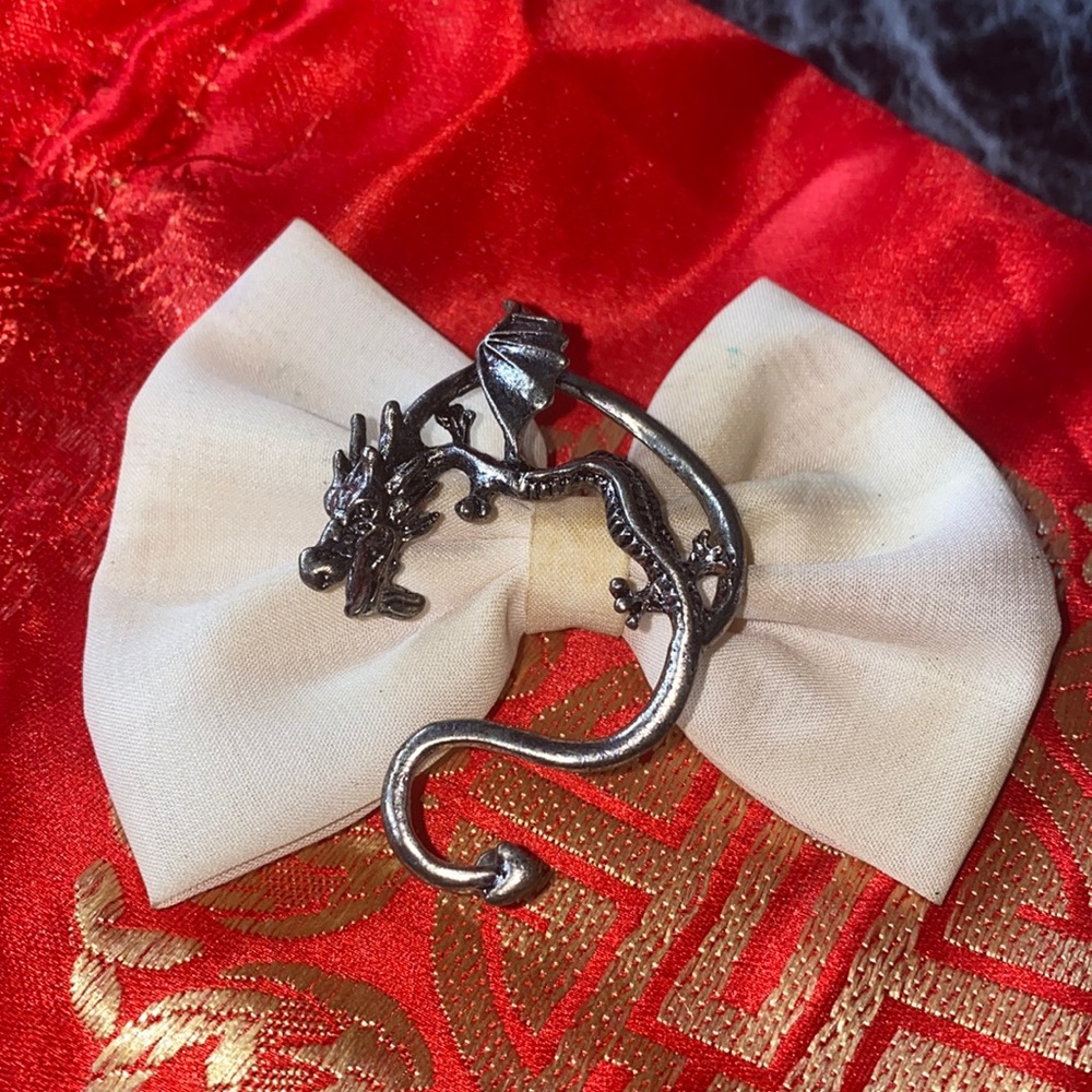 Unique Silver dragon ear cuff.